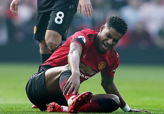 Gạt qua nỗi đau chấn thương, Lingard tìm thú vui tiêu khiển bên bạn bè - Bóng Đá