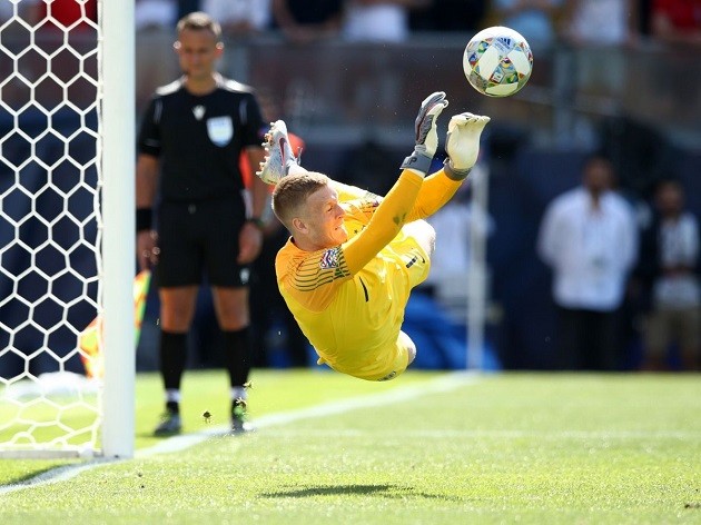 Chơi chân chưa giỏi đã tập phát triển bóng, thủ môn ở MLS mắc sai lầm cười ra nước mắt - Bóng Đá