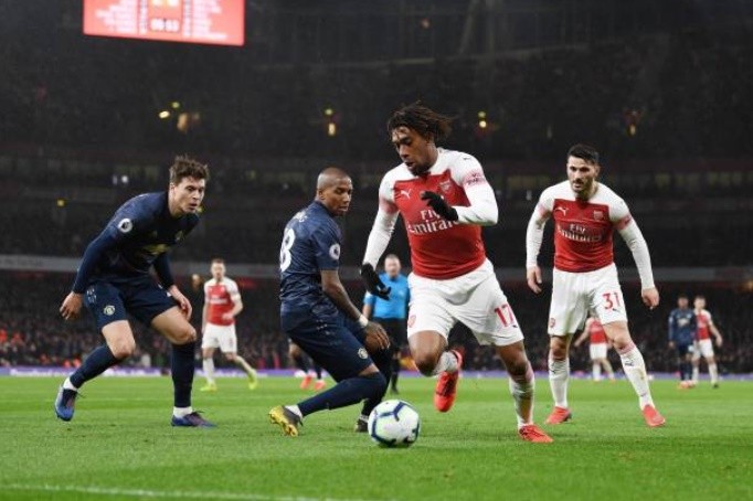 Edinson Cavani may choose Chelsea transfer over Man Utd for one reason - Bóng Đá