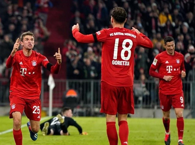 Đè bẹp Schalke, Bayern đón chào sự trở lại của 