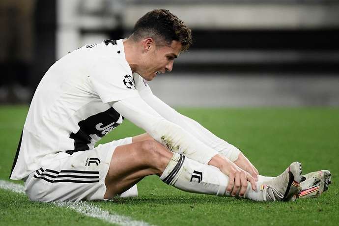 Alisson’s conducted more baptisms than he’s let in goals in 2020 after Liverpool ace helps Fred’s wife in pool ceremony - Bóng Đá