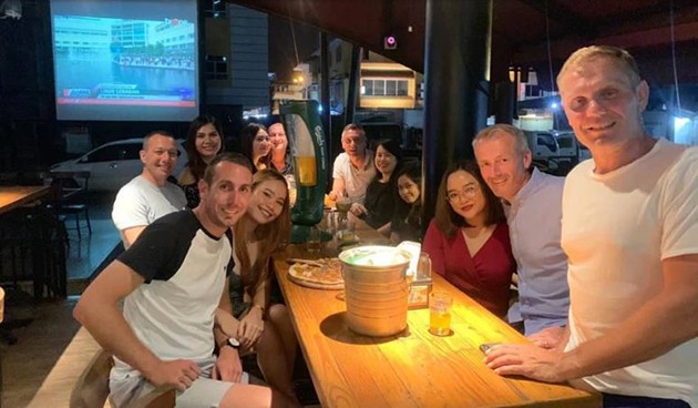 Sốc: 4 trọng tài ở Ngoại hạng Anh 'ăn vụng' ở Indonesia. - Bóng Đá