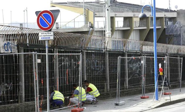 Ảnh: Brescia sửa sân trước ngày Serie A khởi tranh - Bóng Đá