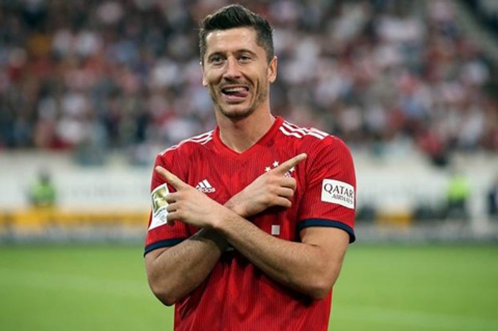 Iniesta, Xavi, Rashford, Lingard có trong 'dream team' được Van Gaal cho ra mắt - Bóng Đá