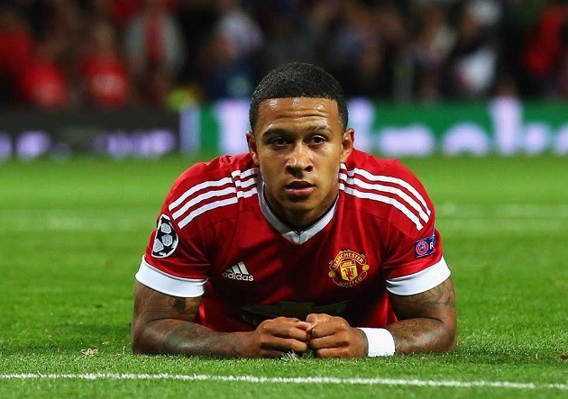 Diện tông đỏ chói lòa, Depay gián tiếp gửi đến tin vui cho NHM Liverpool - Bóng Đá
