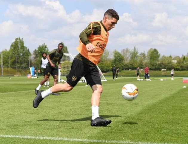 Emery chỉ thẳng mặt học trò, sân tập Arsenal căng thẳng tột độ trước giờ G - Bóng Đá