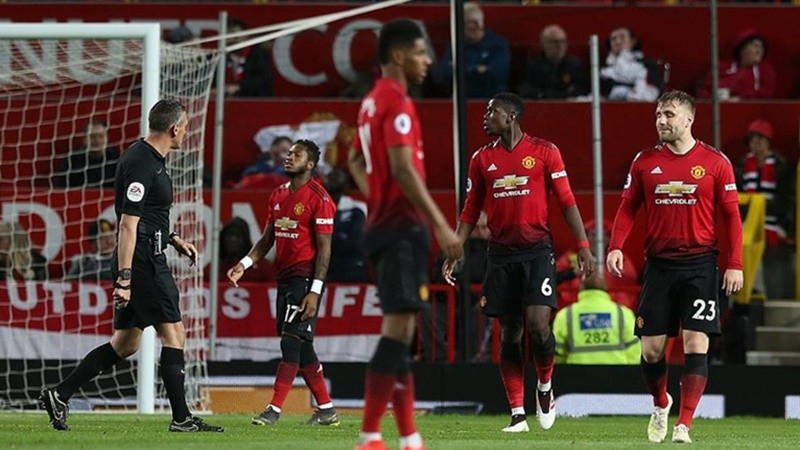 Khủng khiếp! Chi hơn 800 triệu bảng, Man Utd vẫn đang lạc lối - Bóng Đá
