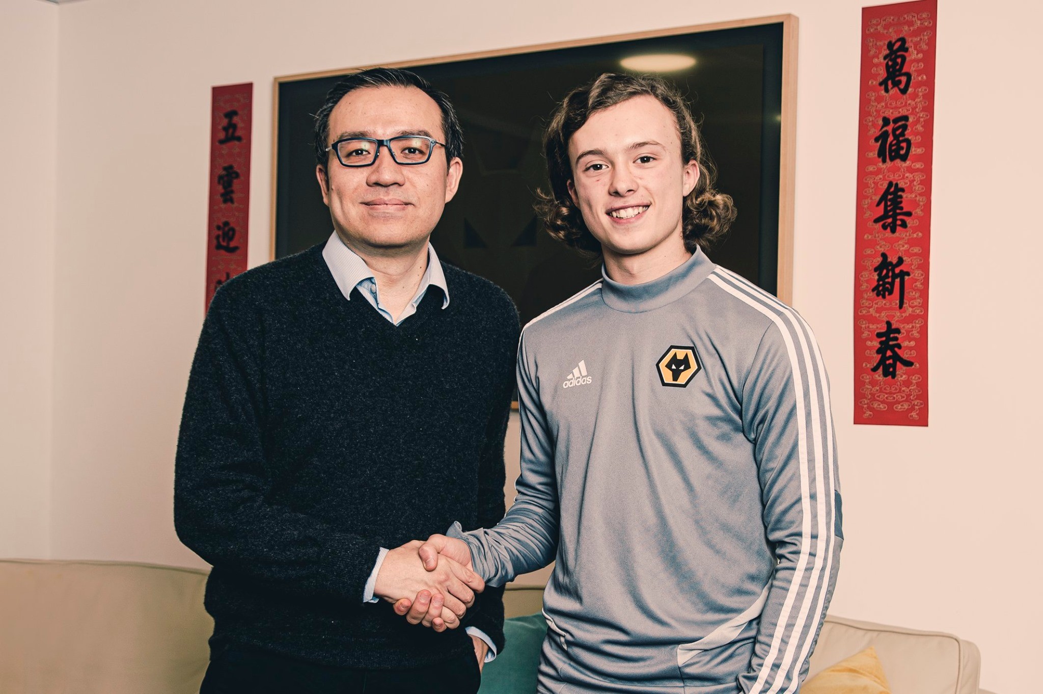 CHÍNH THỨC: Wolves ký hợp đồng với cậu bé làm 'câm lặng Old Trafford' - Bóng Đá