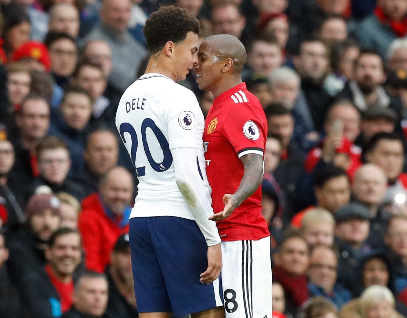 10 khoảnh khắc đáng nhớ của Young tại MU: Bay giữa ngân hà; hủy diệt Arsenal - Bóng Đá