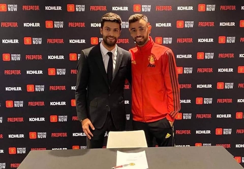 OFFICIAL: Man Utd sign Fernandes - Bóng Đá