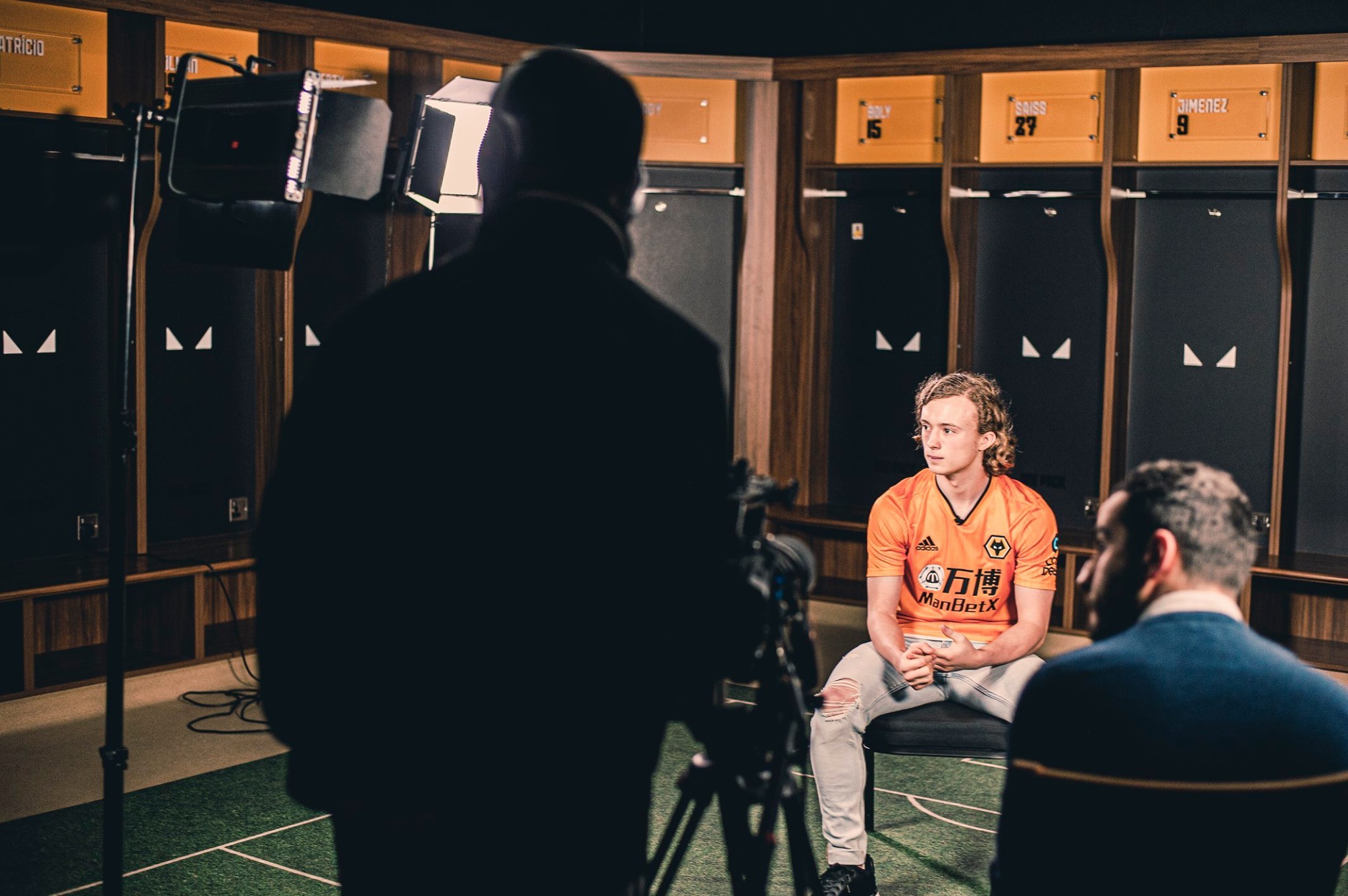 CHÍNH THỨC: Wolves ký hợp đồng với cậu bé làm 'câm lặng Old Trafford' - Bóng Đá