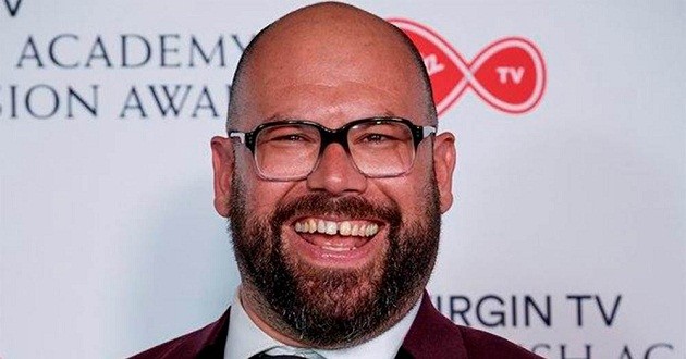 Famous actor Tom Davis expects Liverpool to thrash United - Bóng Đá