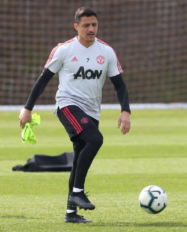 Top 4 xa dần, dàn sao Man Utd mặt mày ủ rũ đến sân tập Carrington - Bóng Đá