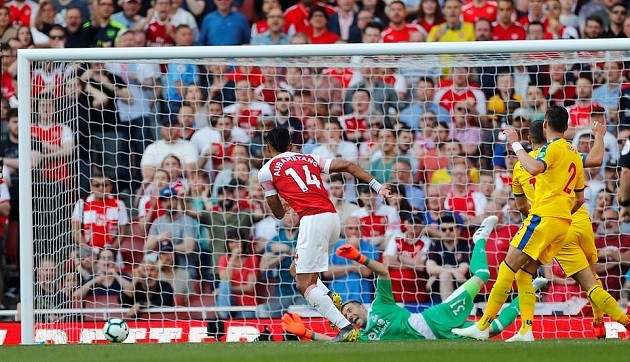 Mustafi nổi giận với đồng hương sau khi bị người cũ Man Utd qua mặt dễ dàng - Bóng Đá