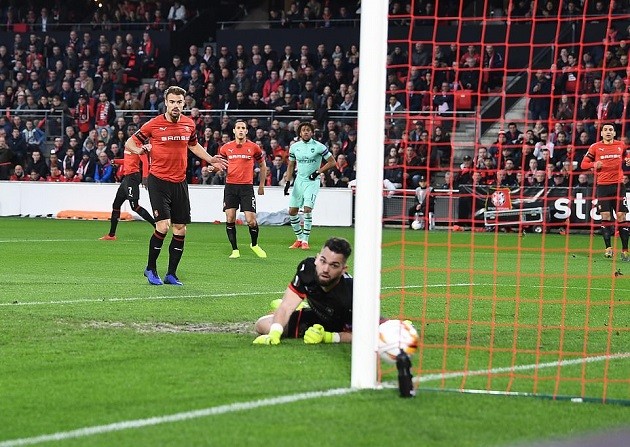 Sokratis lãnh thẻ đỏ và đây là thái độ khó tin của Emery với học trò - Bóng Đá