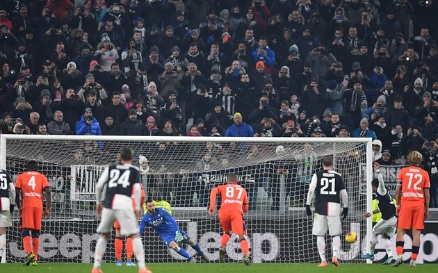 Ronaldo ghi bàn, Juventus vẫn thua sốc trước Napoli - Bóng Đá