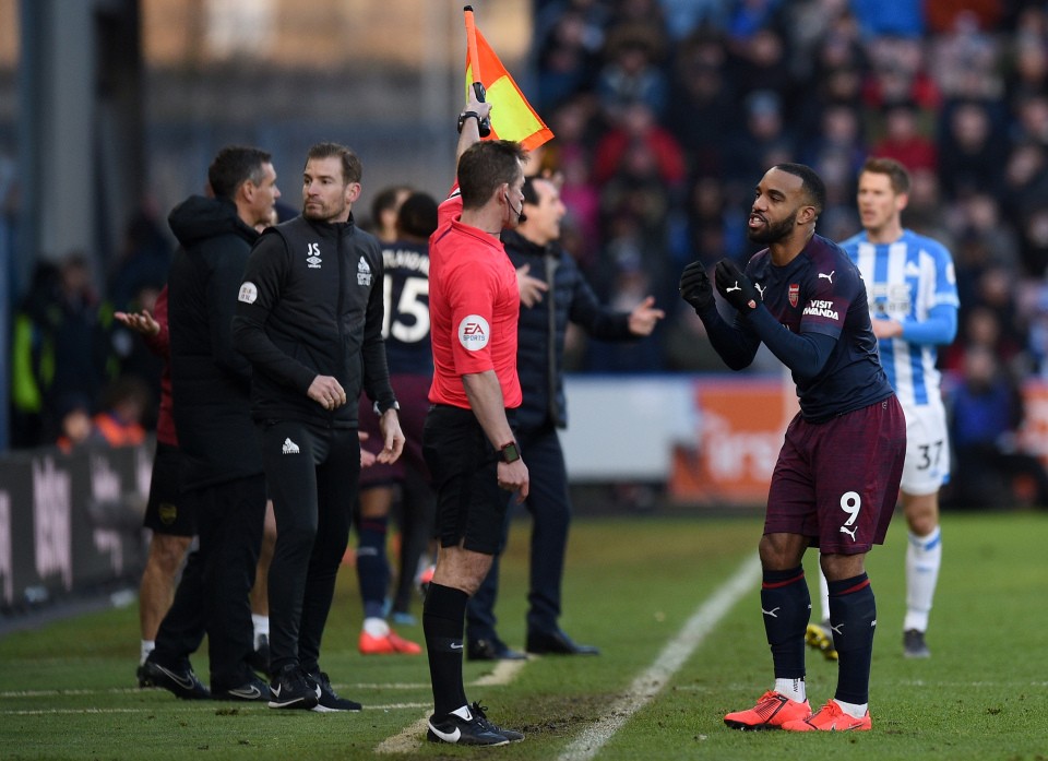 10 cầu thủ chơi bẩn nhất Premier League mùa 2018/19 - Bóng Đá