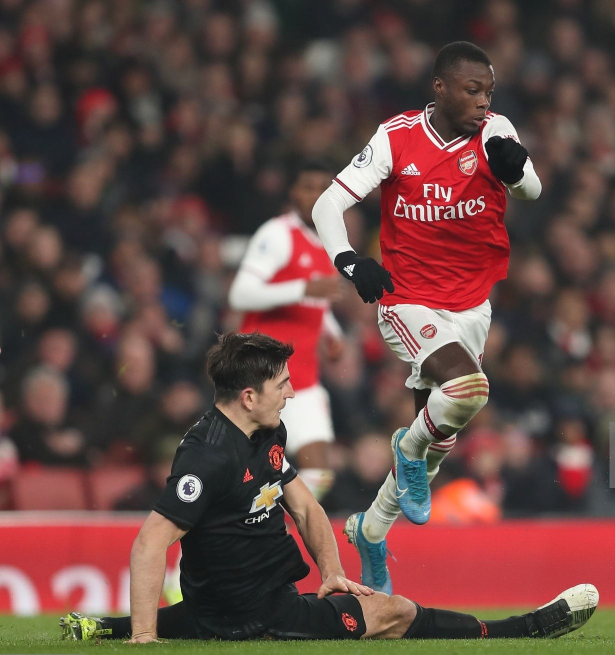 Phô diễn kỹ năng, Nicolas Pepe biến 'bom tấn' của Man Utd thành gã hề trên sân - Bóng Đá