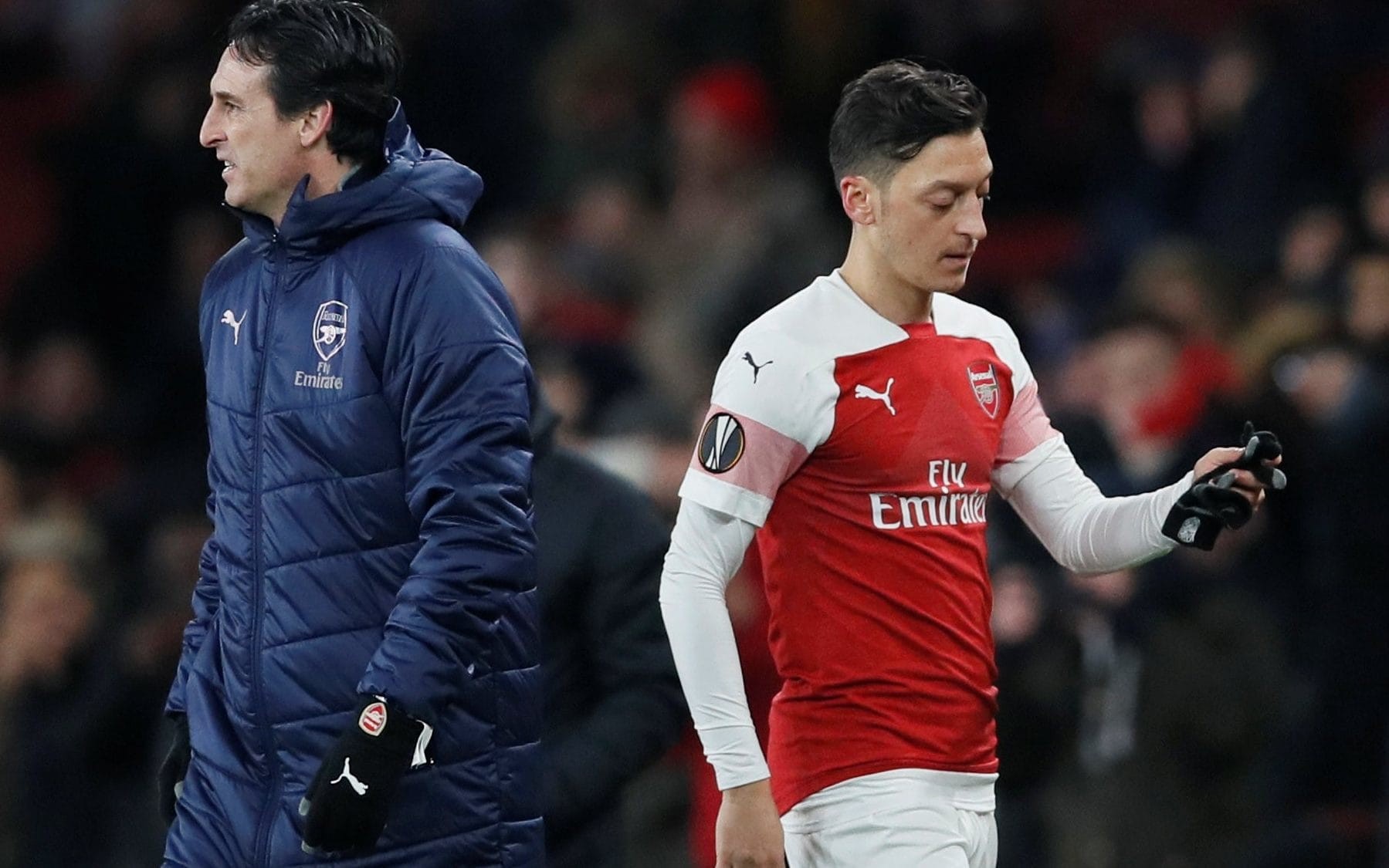 Bất đồng với Emery, Ozil cùng vợ rời nước Anh - Bóng Đá