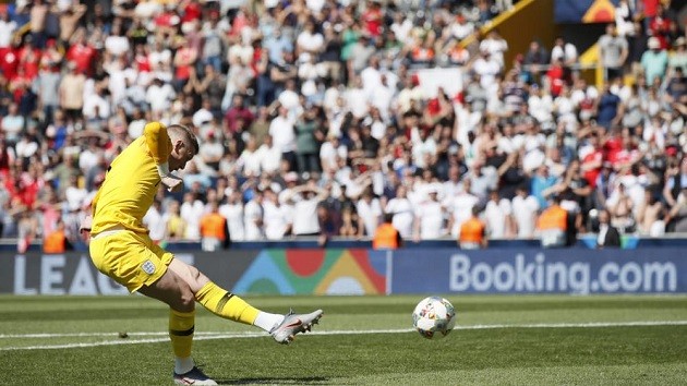 Chơi chân chưa giỏi đã tập phát triển bóng, thủ môn ở MLS mắc sai lầm cười ra nước mắt - Bóng Đá