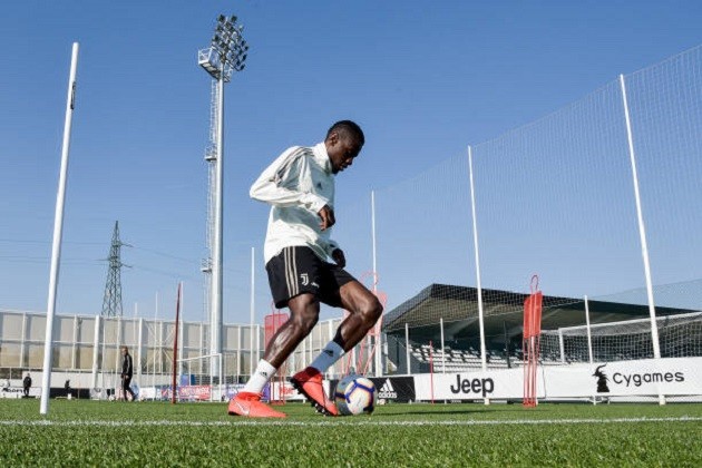 Ronaldo dính chấn thương, Allegri lo âu tìm 