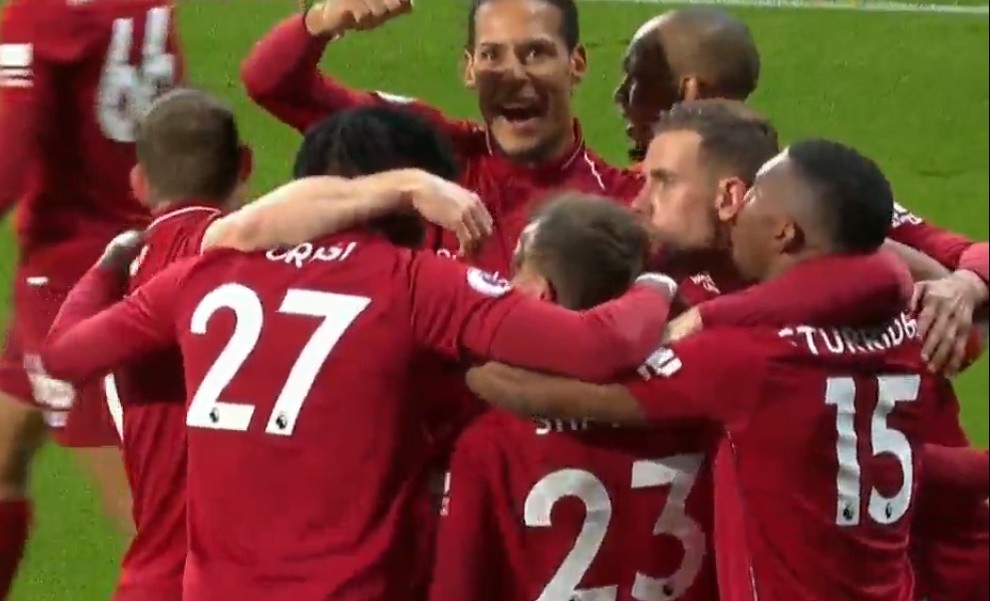 Van Dijk chỉ đạo đồng đội đá phạt góc thành bàn - Bóng Đá