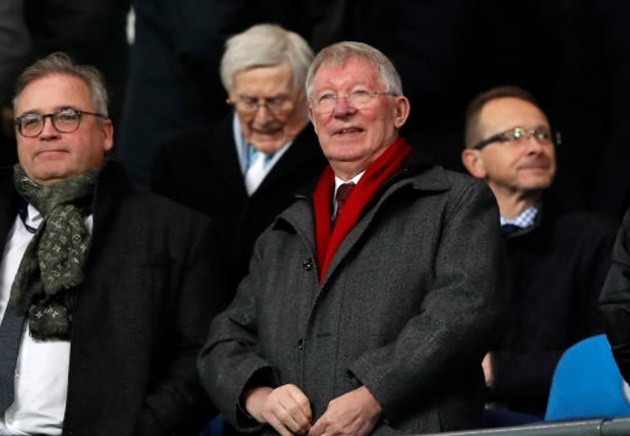 Ảnh Ed Woodward trên khán đài - Bóng Đá