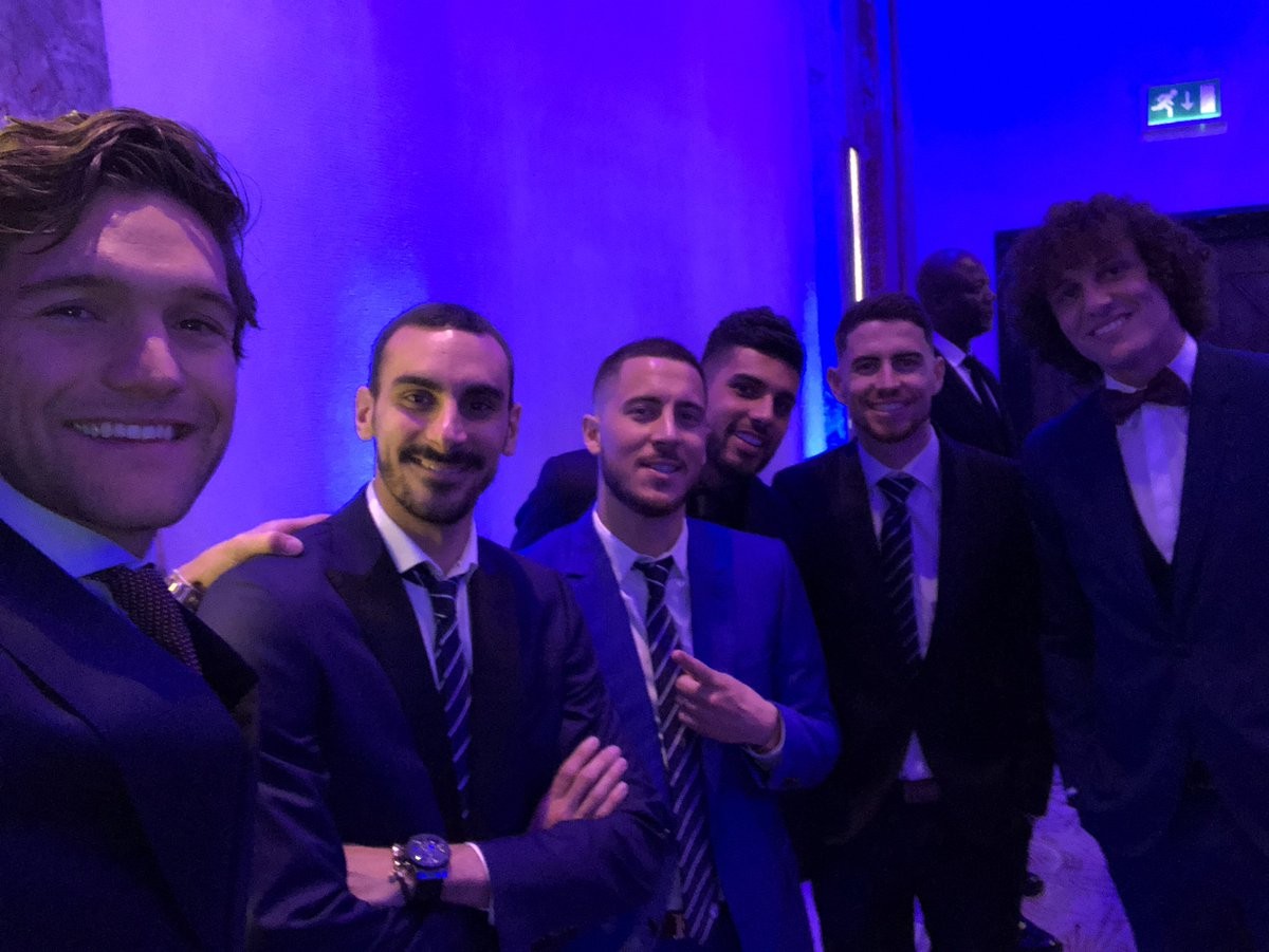 Chelsea trao giải thưởng cá nhân, Hazard cam kết tương lai - Bóng Đá