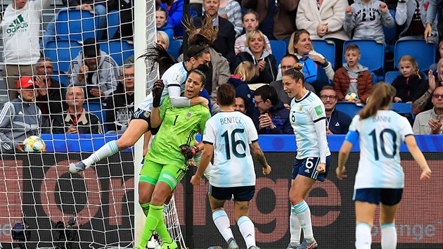 ẢNH: Đả bại Argentina, Sao Man Utd đưa tuyển nữ Anh vào vòng 1/8 World cup - Bóng Đá