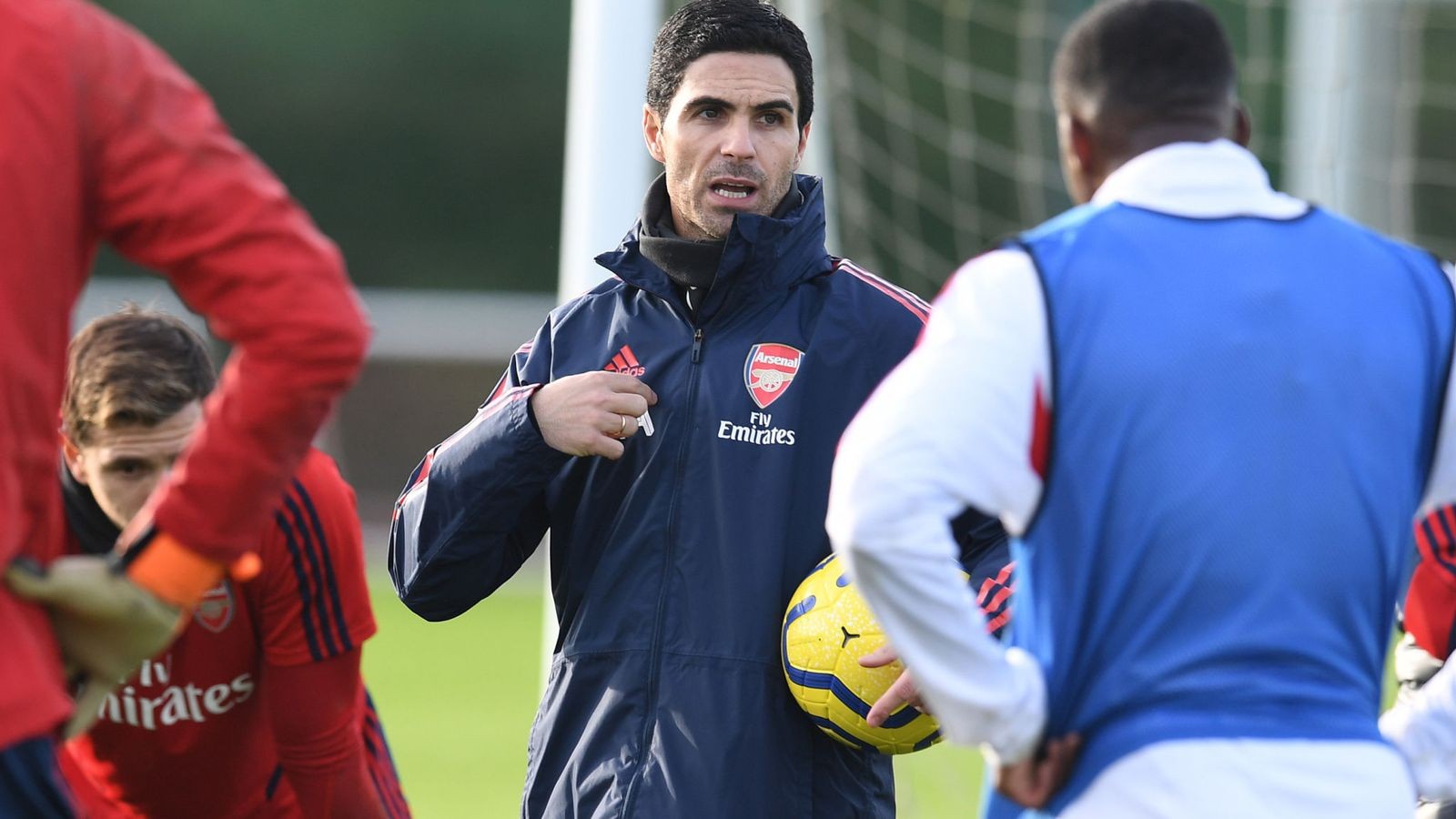 Arsenal urged not to repeat Mesut Ozil transfer mistake with Pierre-Emerick Aubameyang - Bóng Đá