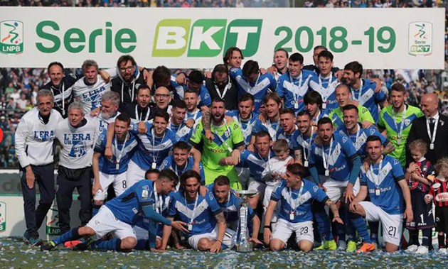 Ảnh: Brescia sửa sân trước ngày Serie A khởi tranh - Bóng Đá