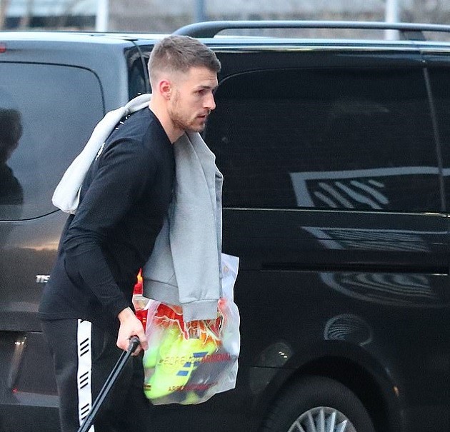 Anthony Martial and Luke Shaw return to Manchester United training ahead of Man City fixture - Bóng Đá