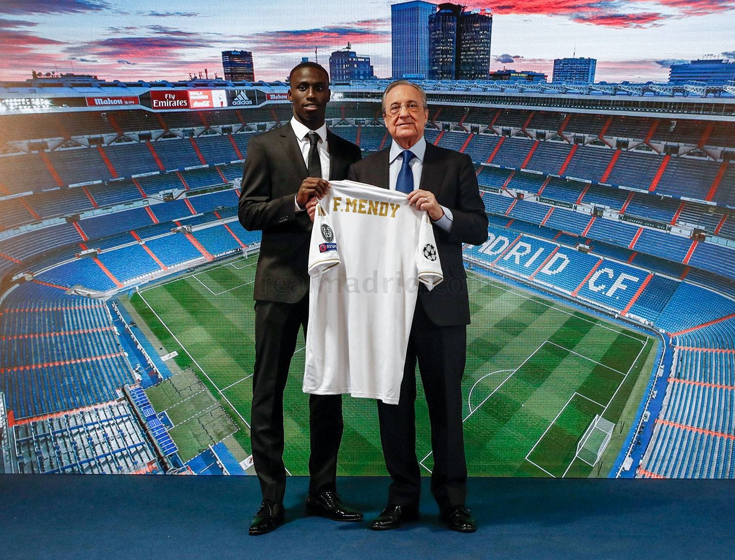 Another day, another Real Madrid player unveiling... Ferland Mendy arrives at Santiago Bernabeu - Bóng Đá