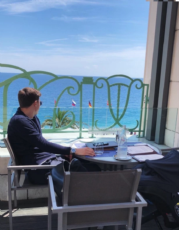 Bỏ lại sau lưng mùa giải bết bát, trung vệ Quỷ đỏ trở về làm 