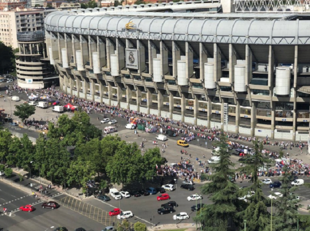 CHÍNH THỨC: Bom tấn phát nổ, CĐV Real xếp hàng cả cây số để gặp thần tượng - Bóng Đá