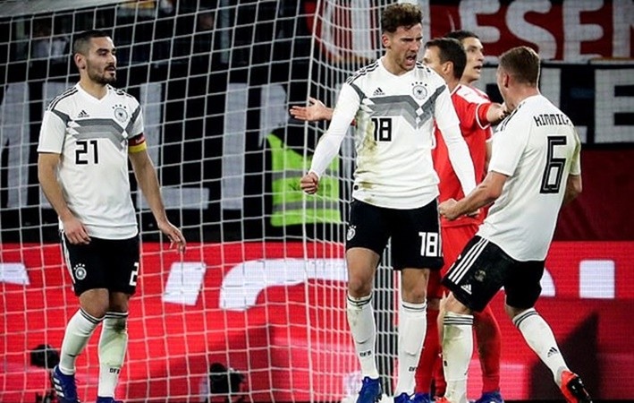 Vụ Bayern theo đuổi Sane đang khiến các sao tuyển Đức 