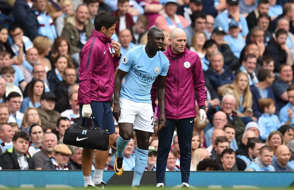 Pep ném đá Mendy - Bóng Đá