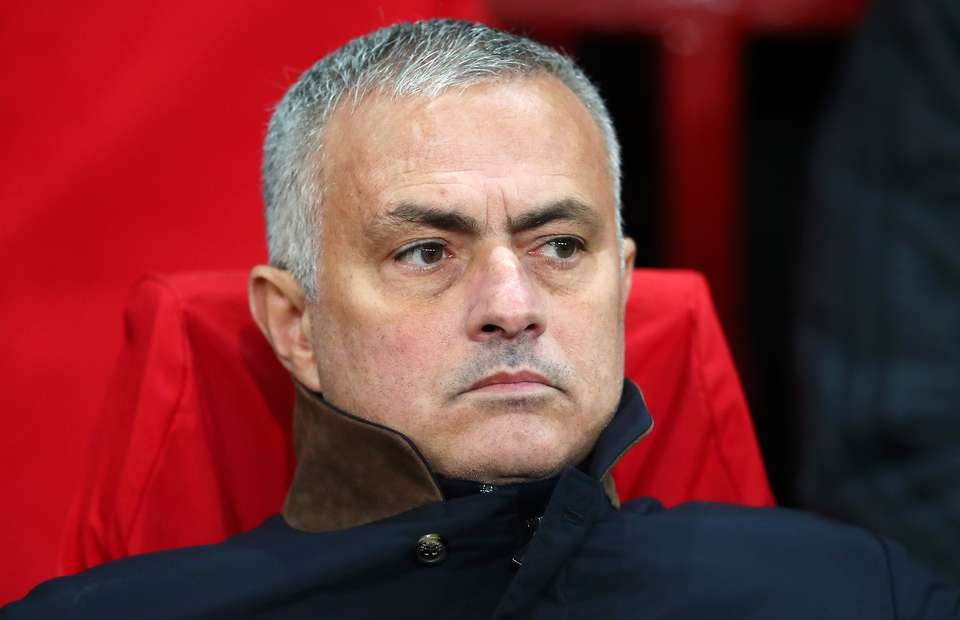 Từ khi bị Man United sa thải, Mourinho chẳng thể rời thứ này (điện thoại) - Bóng Đá