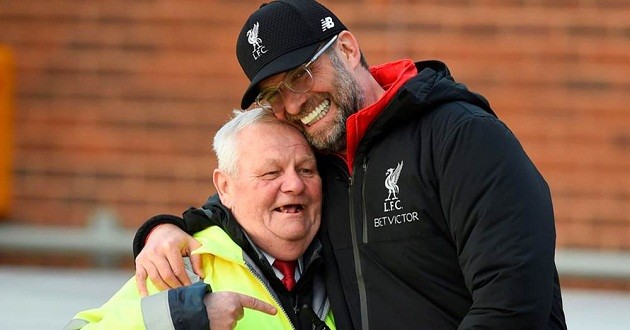 Melwood legendary gateman reveals touching story of his photo with Klopp: 'Moments like that make everything worthwhile!' - Bóng Đá