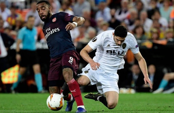 Paulista gây lộn với Maitland-Niles - Bóng Đá