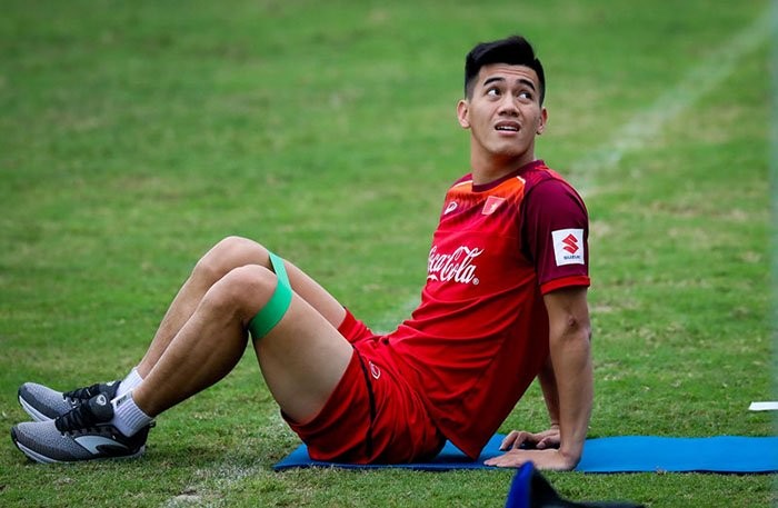 Ra dáng đàn anh, Quang Hải động viên đàn em Công Phượng bị loại khỏi U23 Việt Nam  - Bóng Đá