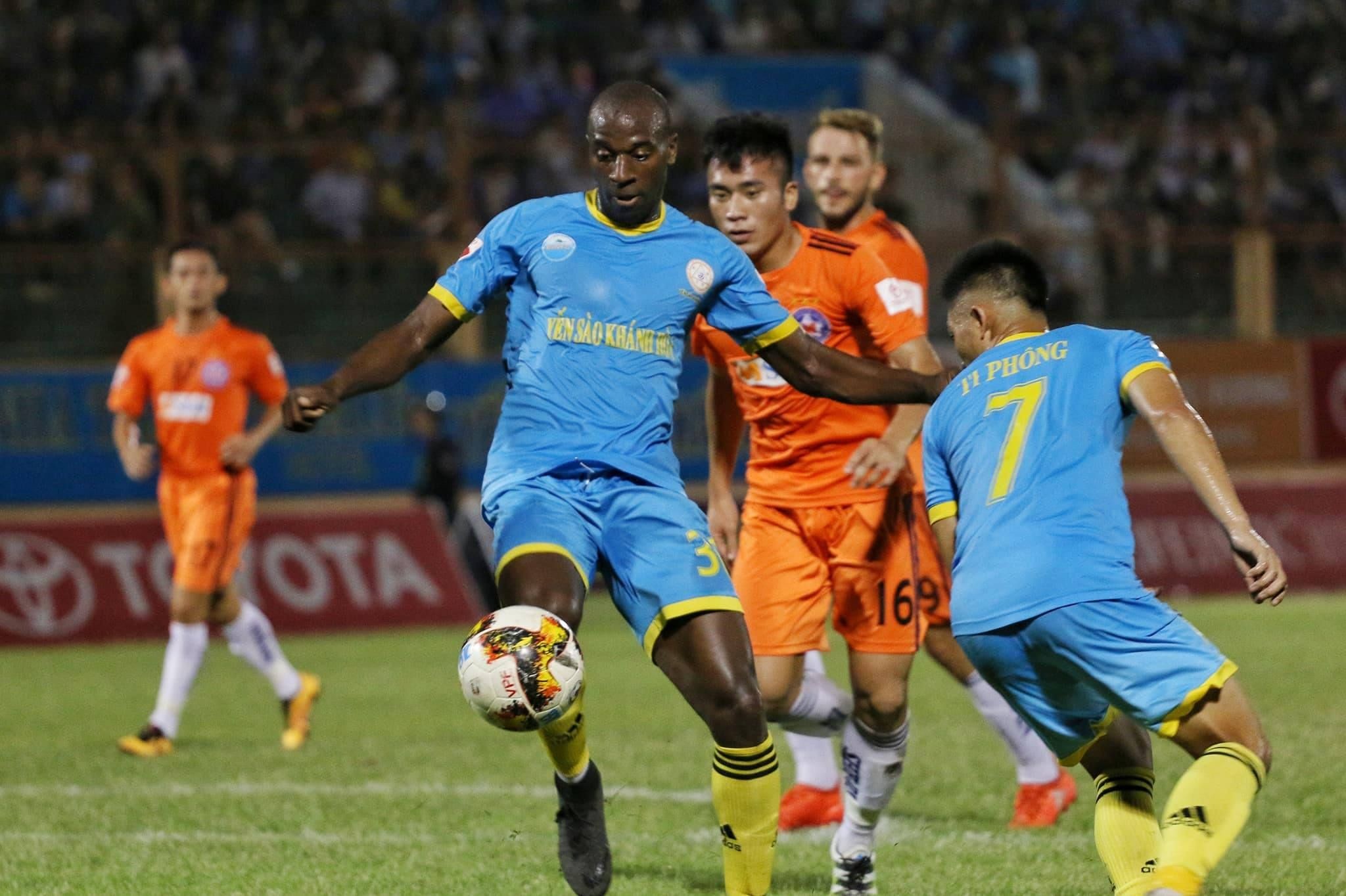 Nhìn lại lượt đi V-League 2019: Thành bại tại ngoại binh - Bóng Đá