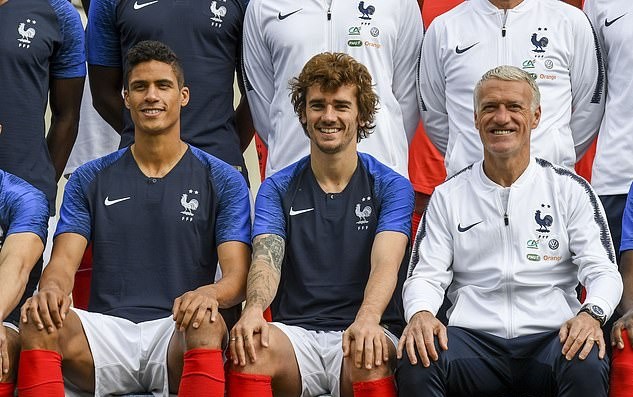 Tặng quà độc, Pogba khiến đồng đội ở tuyển trầm trồ - Bóng Đá