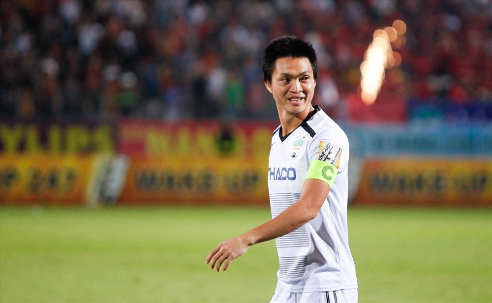 TRỰC TIẾP HAGL vs CLB Hà Nội: Quang Hải sút bóng chệch cột - Bóng Đá