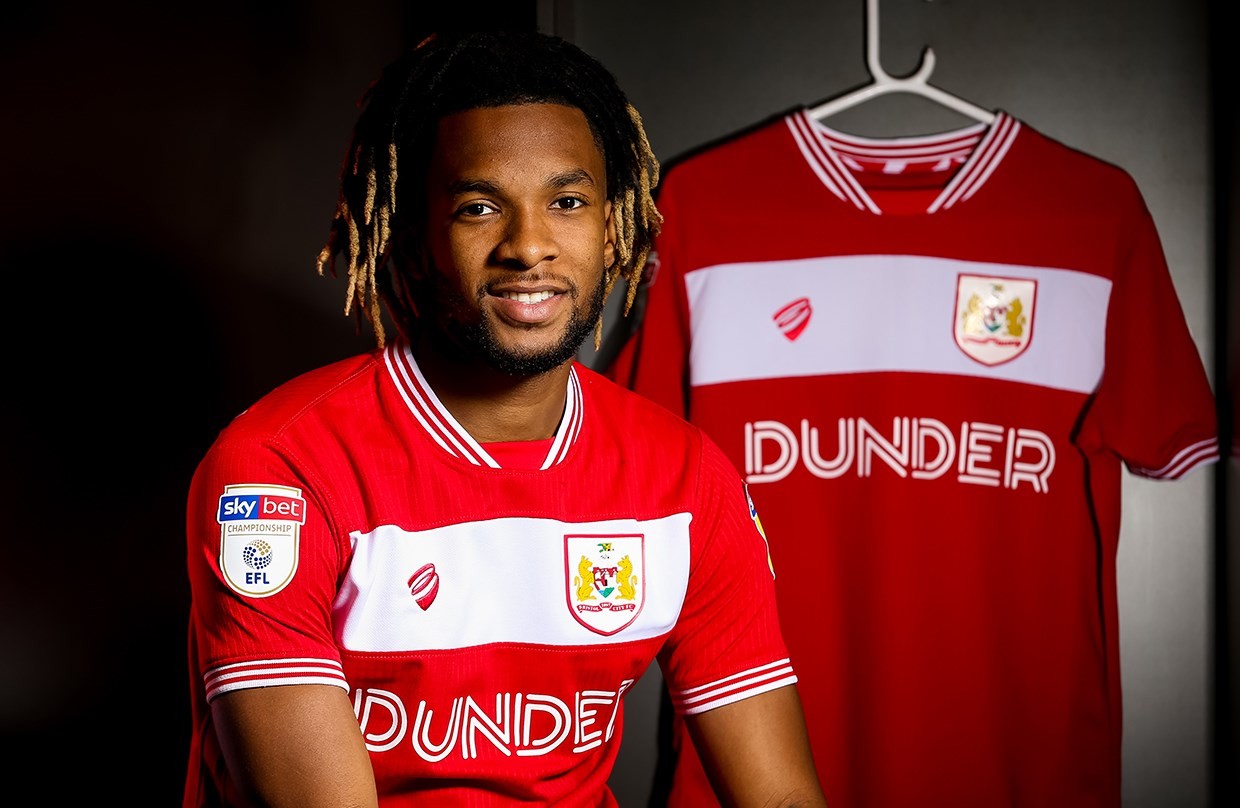 Higuain, Sarri tương lai bất định, Chelsea chốt 