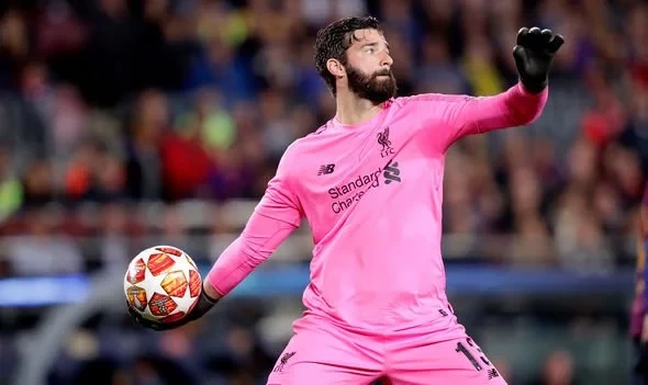 Alisson từ chối mệnh lệnh lên tấn công của Klopp - Bóng Đá