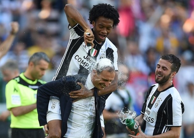 Cầu thủ Juventus bật khóc sau khi nghe tin Allegri ra đi - Bóng Đá