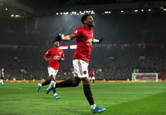 Đội hình Man Utd đấu Wolves: 'Thần đồng' thay Shaw; 'Thảm họa' dự bị? - Bóng Đá