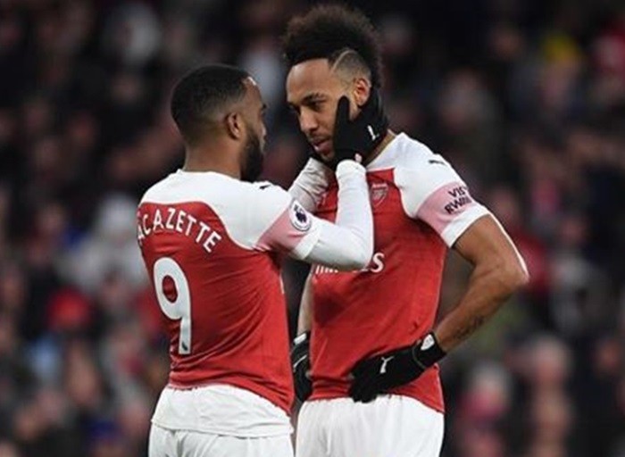 Được tặng penalty, Aubameyang nói Lacazette là 