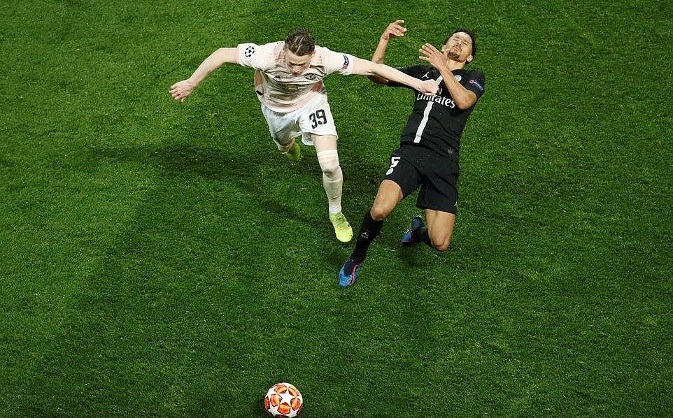 McTominay và Fred chạy nhiều nhất trận PSG 1-3 M.U - Bóng Đá